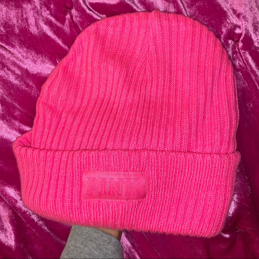 NWOT VS Pink Beanie💕